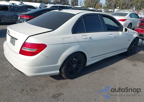 2012 Mercedes-Benz C 250 Luxury/Sport из США, поврежденный, VIN WDDGF4HB7CA721799